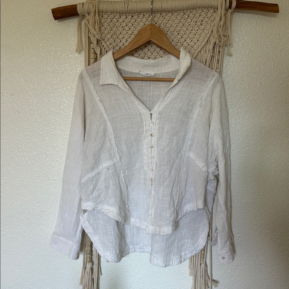 Carly Jean Los Angeles white 100% cotton flowy top